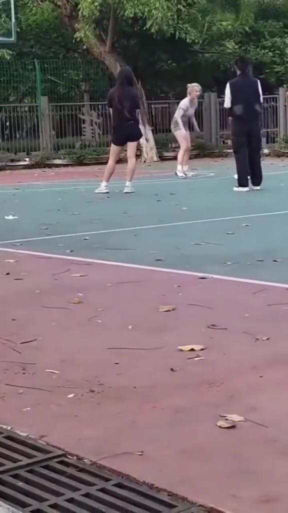 上來(lái)就背打女生的男人，真的活該沒(méi)有女朋友啊