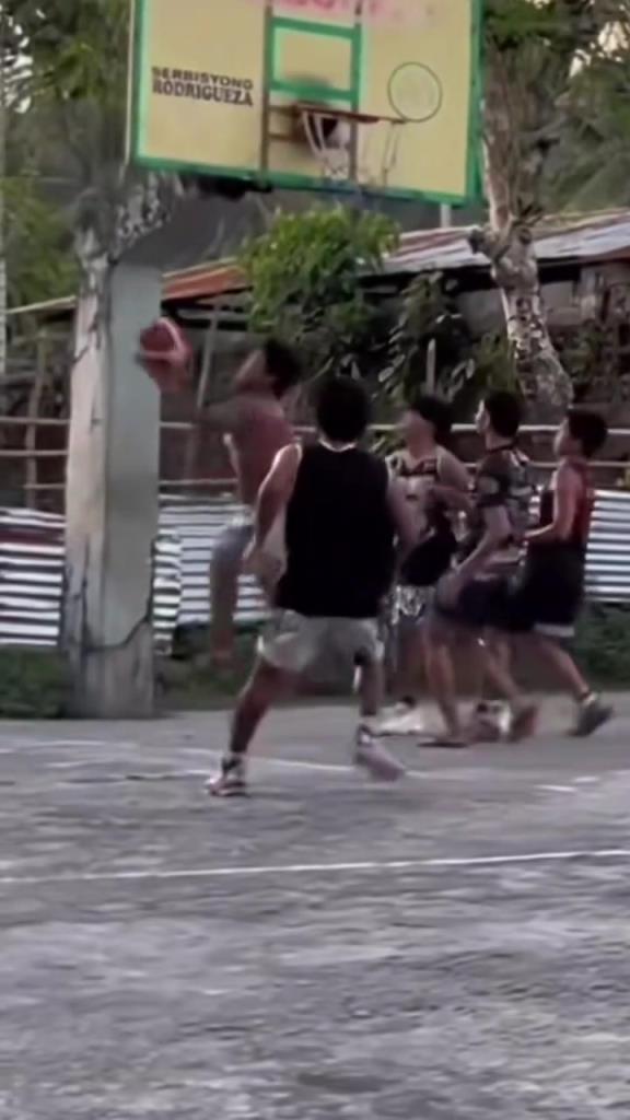 我都準(zhǔn)備好嘲笑他了，結(jié)果被他帥到了