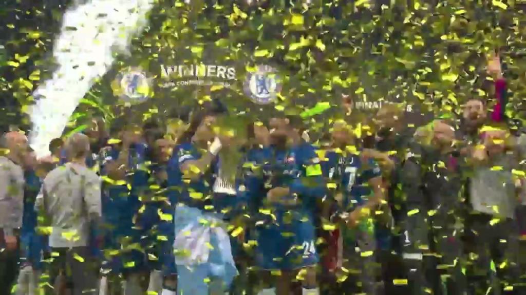 ?榮耀藍(lán)軍！歐協(xié)聯(lián)奪冠捧杯！里斯-詹姆斯高舉獎(jiǎng)杯全隊(duì)?wèi)c祝