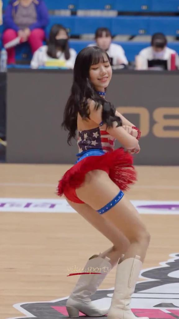 最好的啦啦隊(duì)小姐姐！自信，健康充滿活力！