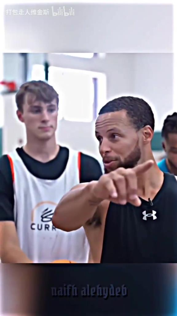 庫里：其實這個暴扣是我教的！當弗拉格出現在庫里的訓練營！