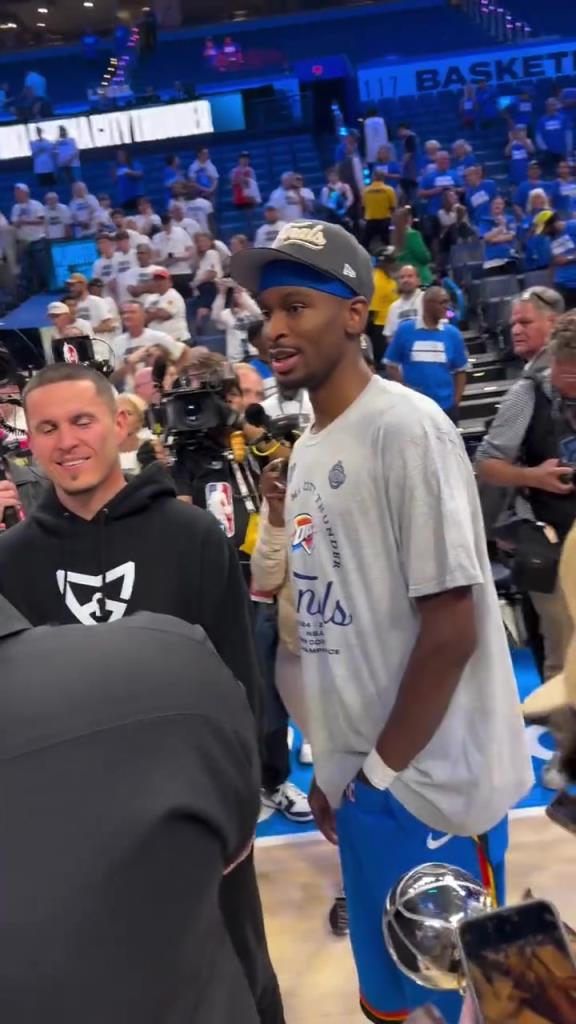 道理我都懂，但是為什么亞歷山大拿到MVP之后要掏襠